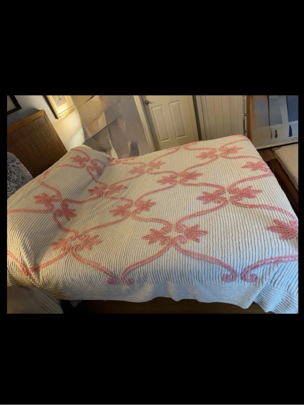 Vintage White Chenille Bedspread Pink Floral No Tags Beautiful Condition 90x105